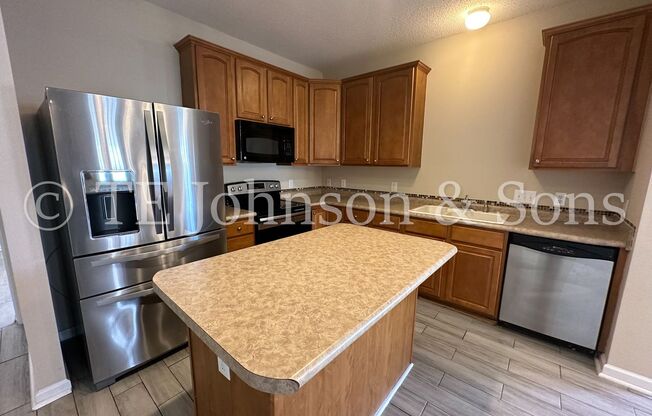 3 beds, 2.5 baths, $1,745, Unit UNIT 11