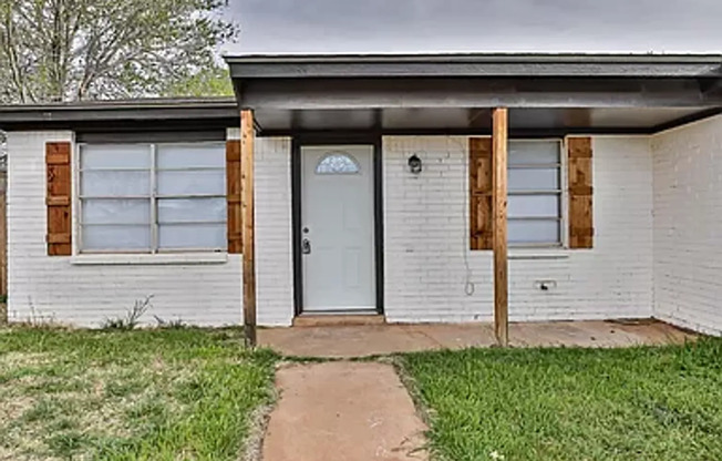 Wow!!! Just in Time for Summer! Large, Updated 4 Bedroom near LCU and Tech!