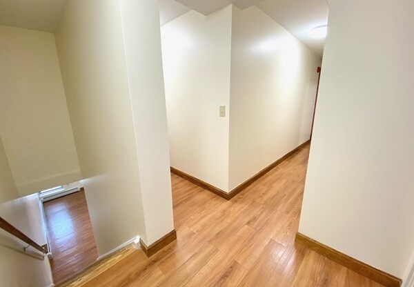 3 beds, 1 bath, 1,200 sqft, $4,500, Unit 38