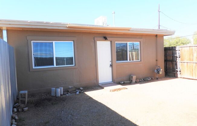 102 &amp; 104 E. Delano Street