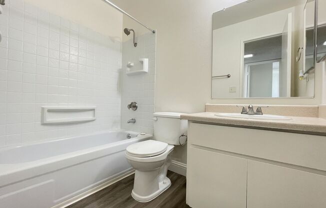 2 beds, 1 bath, 840 sqft, $1,595, Unit RO-22