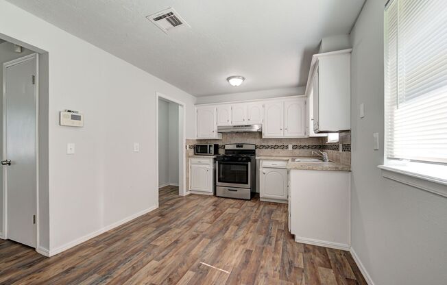 4 beds, 1 bath, $1,149