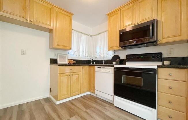 460 GOLDEN AVE
