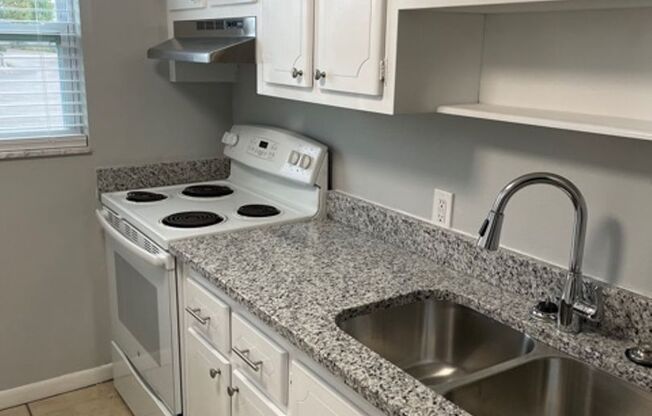 2 beds, 1.5 baths, $1,595, Unit 211C