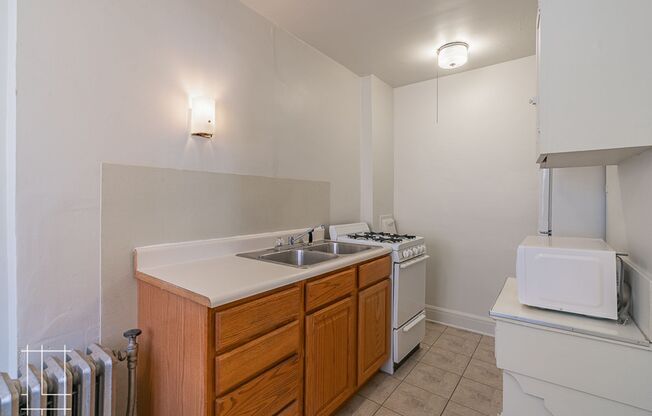 Studio, 1 bath, $915, Unit 29 W. 1st Ave Apt. 6