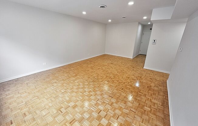 2 beds, 1.5 baths, $2,395, Unit 304