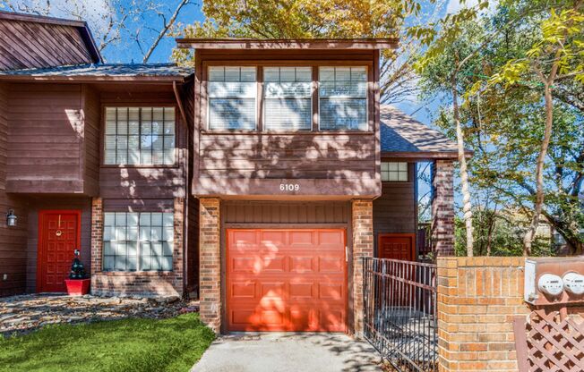 Move In Ready 3 Level Townhome in Lake Highlands