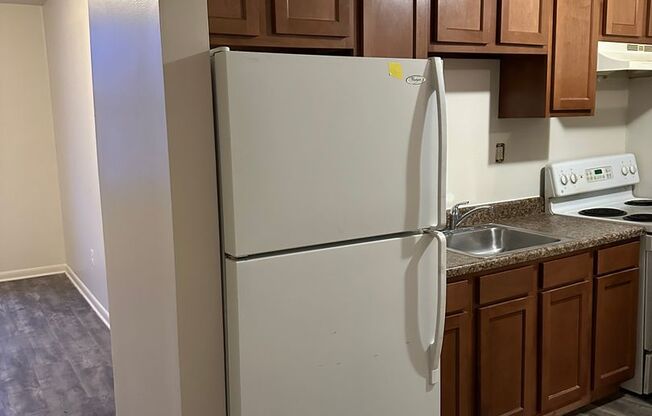 2 beds, 1 bath, $995, Unit Apt. 2