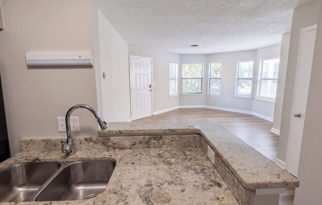 1 bed, 1 bath, 670 sqft, $1,250