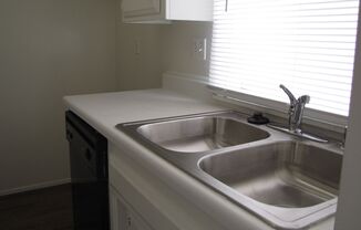2 beds, 1.5 baths, $1,249, Unit C