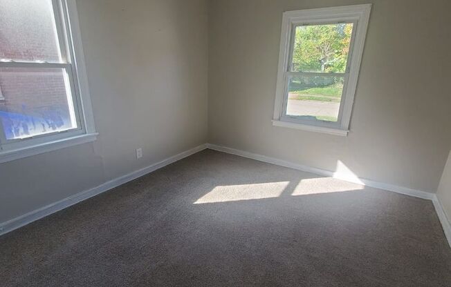 3 beds, 1 bath, $1,100