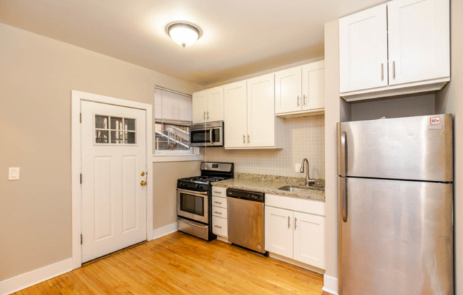 3 beds, 1 bath, 1,000 sqft, $2,500, Unit 1337-3N