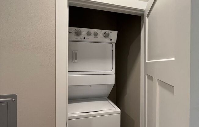 1 bed, 1 bath, 705 sqft, $1,400