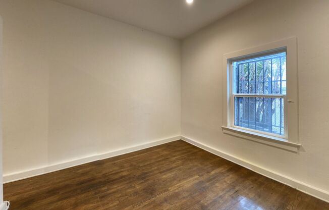Sunset Apts...Gorgeous Newly Remodeled Apartments..CALL NOW!
