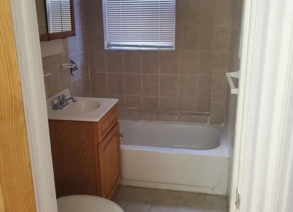 Studio, 1 bath, 400 sqft, $2,200, Unit 8