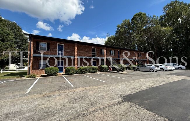 Cozy 1-Bedroom with Water Included