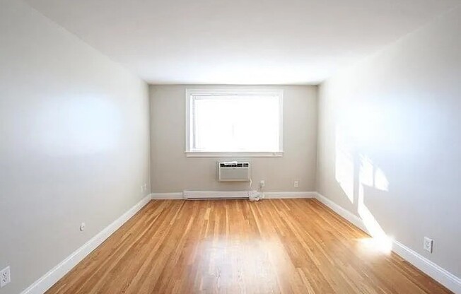 3 beds, 2 baths, 1,123 sqft, $3,500, Unit 39
