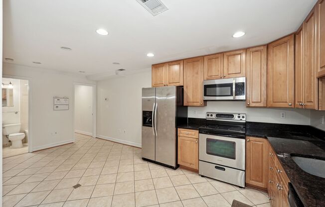 2 beds, 1 bath, $2,300