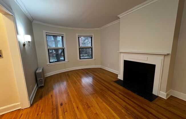 1 bed, 1 bath, 695 sqft, $1,695, Unit 810-1L