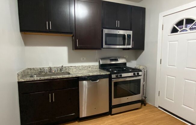 2 beds, 1 bath, $1,695, Unit 5632-2