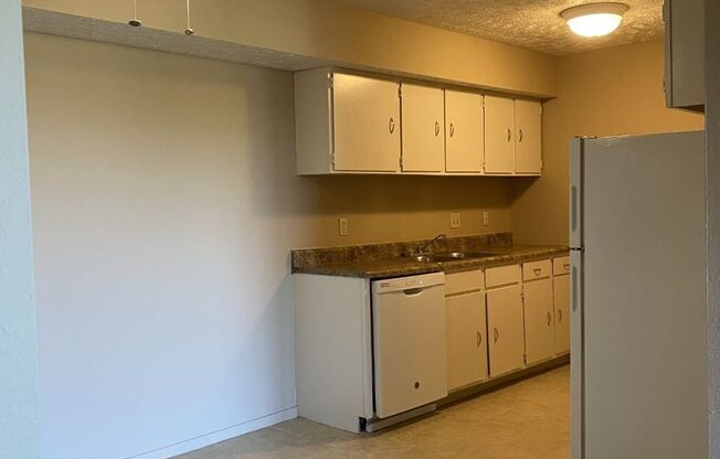 1 bed, 1 bath, 850 sqft, $1,000, Unit 2-212