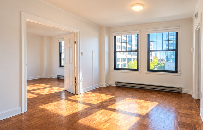 2 beds, 1 bath, 940 sqft, $2,595, Unit 604
