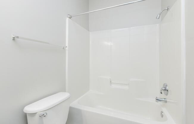 2 beds, 2 baths, 970 sqft, $1,350