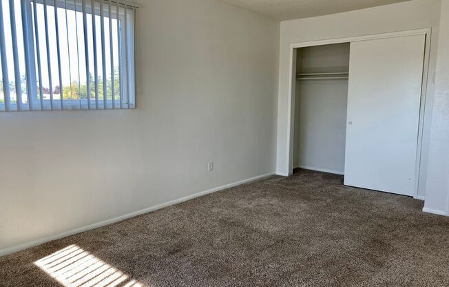 2 beds, 1 bath, 960 sqft, $1,398, Unit 7