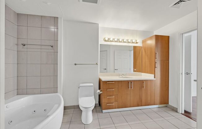 2 beds, 2 baths, $2,600, Unit # 3702