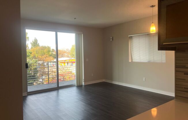 2 beds, 1 bath, 930 sqft, $3,250, Unit 13309-301