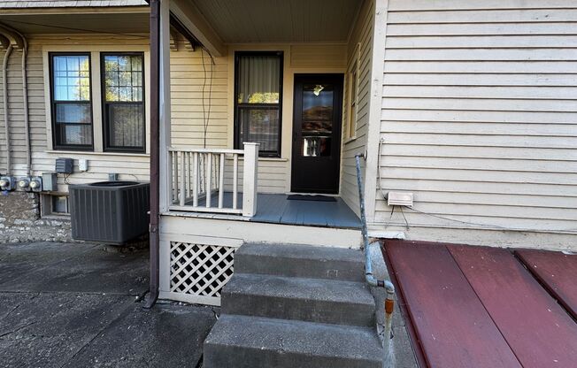 3 beds, 1 bath, $1,025, Unit 706