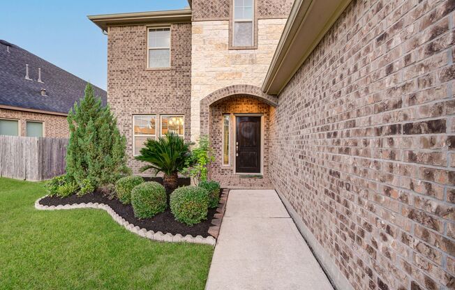 Move-In Ready Home at Grand Mission Estates. No back neighbors!