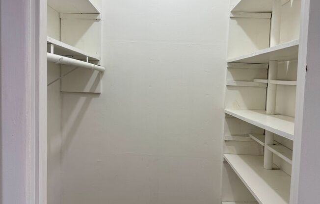 #219-8527 N Decatur St