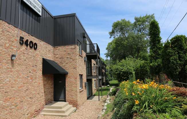 Edina Manor Apartments exterior, Edina, Minnesota