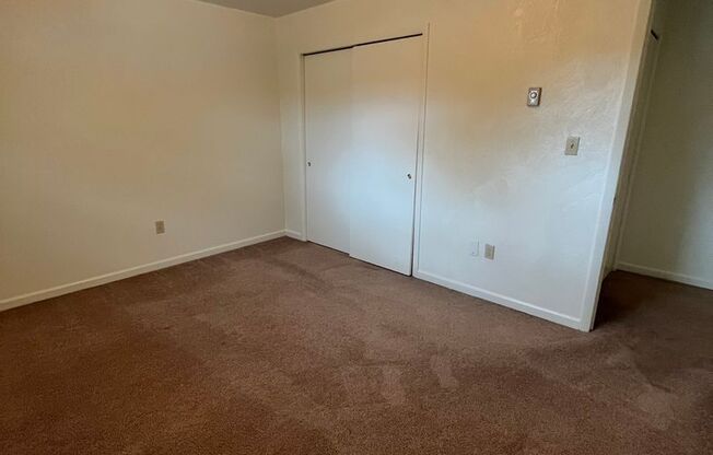 2 beds, 1 bath, 903 sqft, $1,170, Unit K-3