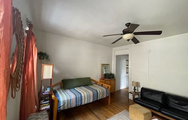 Studio, 1 bath, 550 sqft, $1,195