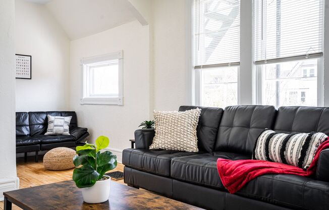 4Bdrm Upper Flat of Eastside Duplex Fully Remodeled