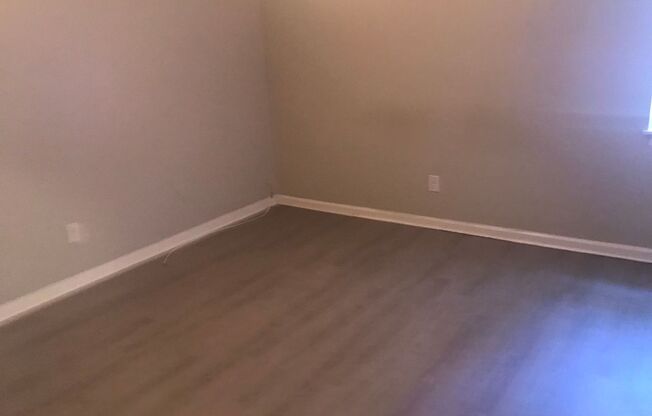 2 beds, 1 bath, $850, Unit 105 Chalet North Ct