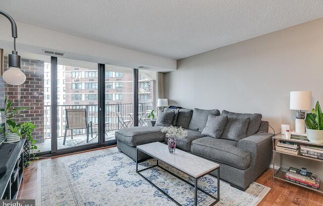 1420 Locust St Apt 35C