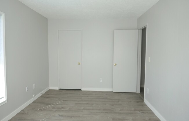 3 beds, 1 bath, $1,650, Unit 1756 Franklin Ave.- B