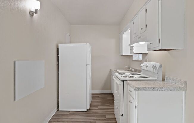 1 bed, 1 bath, $825, Unit Riverview Apartments