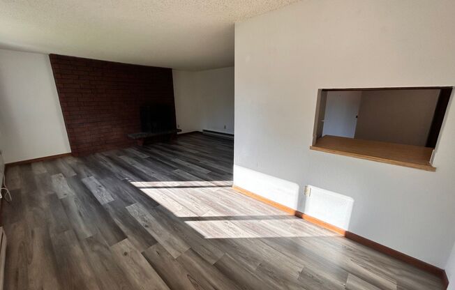 2 beds, 1 bath, $1,100, Unit 2331