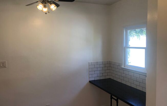 ******* BEAUTIFUL FRENCH NORMANDY STYLE 2BR APARTMENT *******