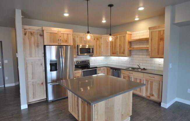 2 beds, 2.5 baths, $2,195, Unit 315