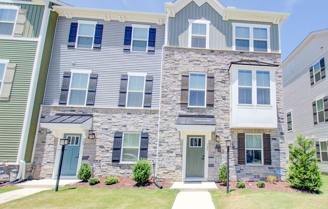 4 Bedroom, 3.5 Bath End Unit Townhome In Smithfield