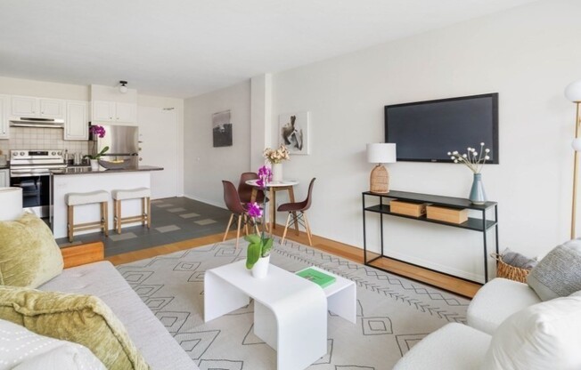 1 bed, 1 bath, 493 sqft, $3,000, Unit 704