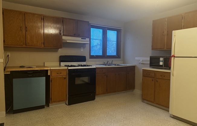 2 beds, 1 bath, 1,200 sqft, $2,400, Unit 1