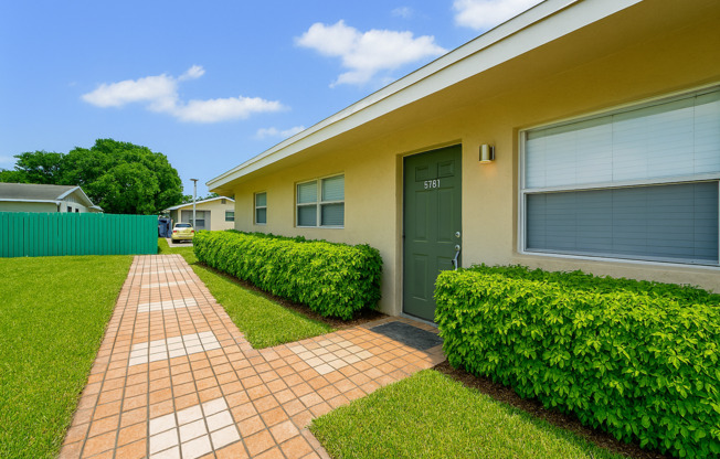 2 beds, 1 bath, 827 sqft, $1,850, Unit 6907- 7th