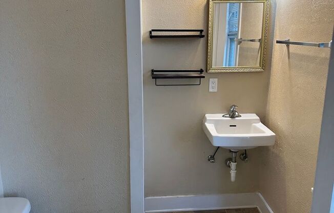 1 bed, 1 bath, 495 sqft, $1,270, Unit 202