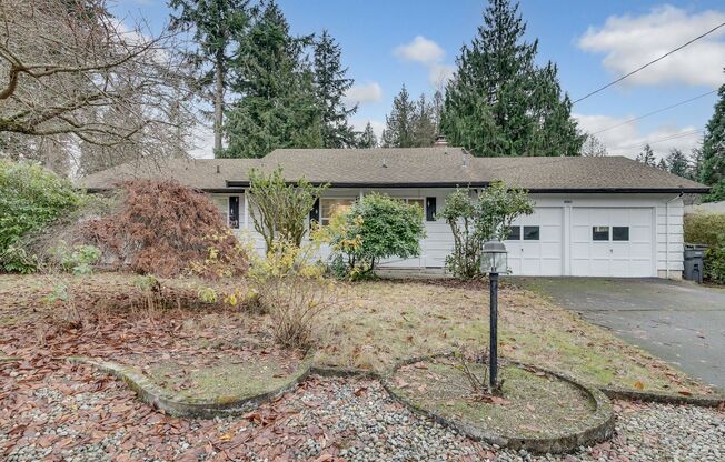 3 Bedroom Rambler in Kirkland with Large Yard!